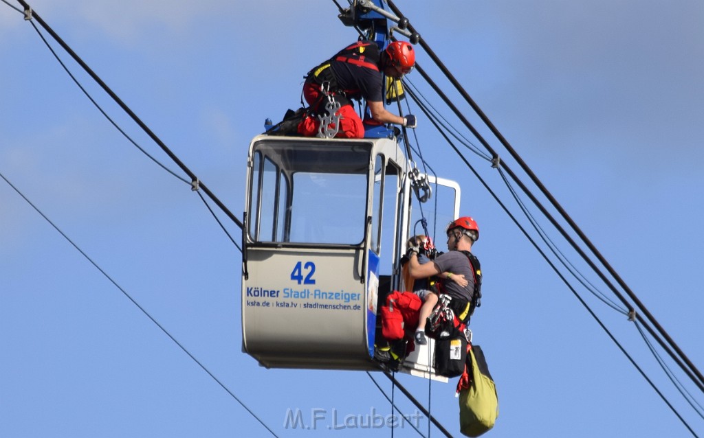 Koelner Seilbahn Gondel blieb haengen Koeln Linksrheinisch P486.JPG - Miklos Laubert